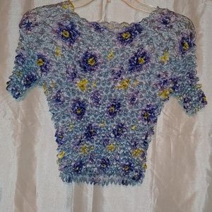 Scrunchy, short-sleeved blouse